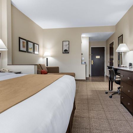 Comfort Suites Lafayette University Area Екстериор снимка