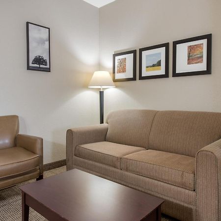 Comfort Suites Lafayette University Area Екстериор снимка