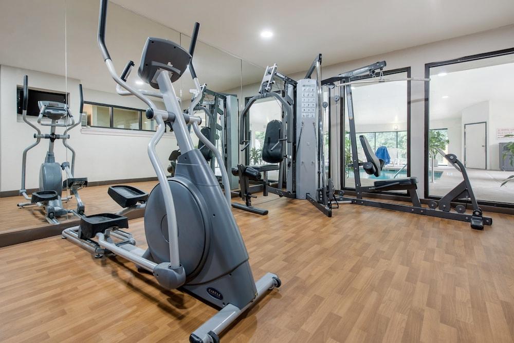 Comfort Suites Lafayette University Area Екстериор снимка