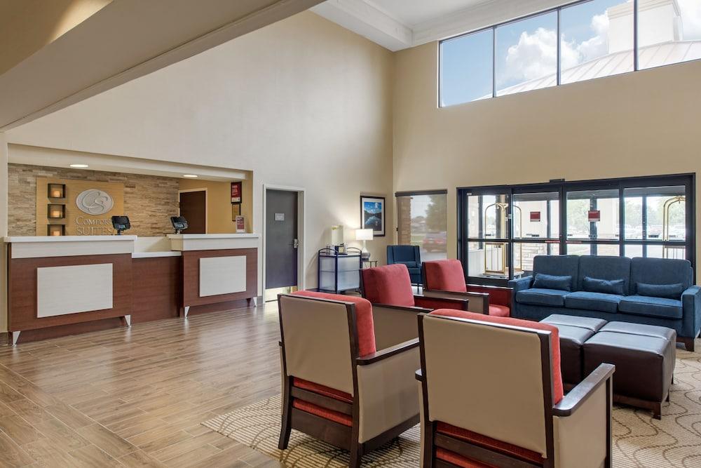 Comfort Suites Lafayette University Area Екстериор снимка