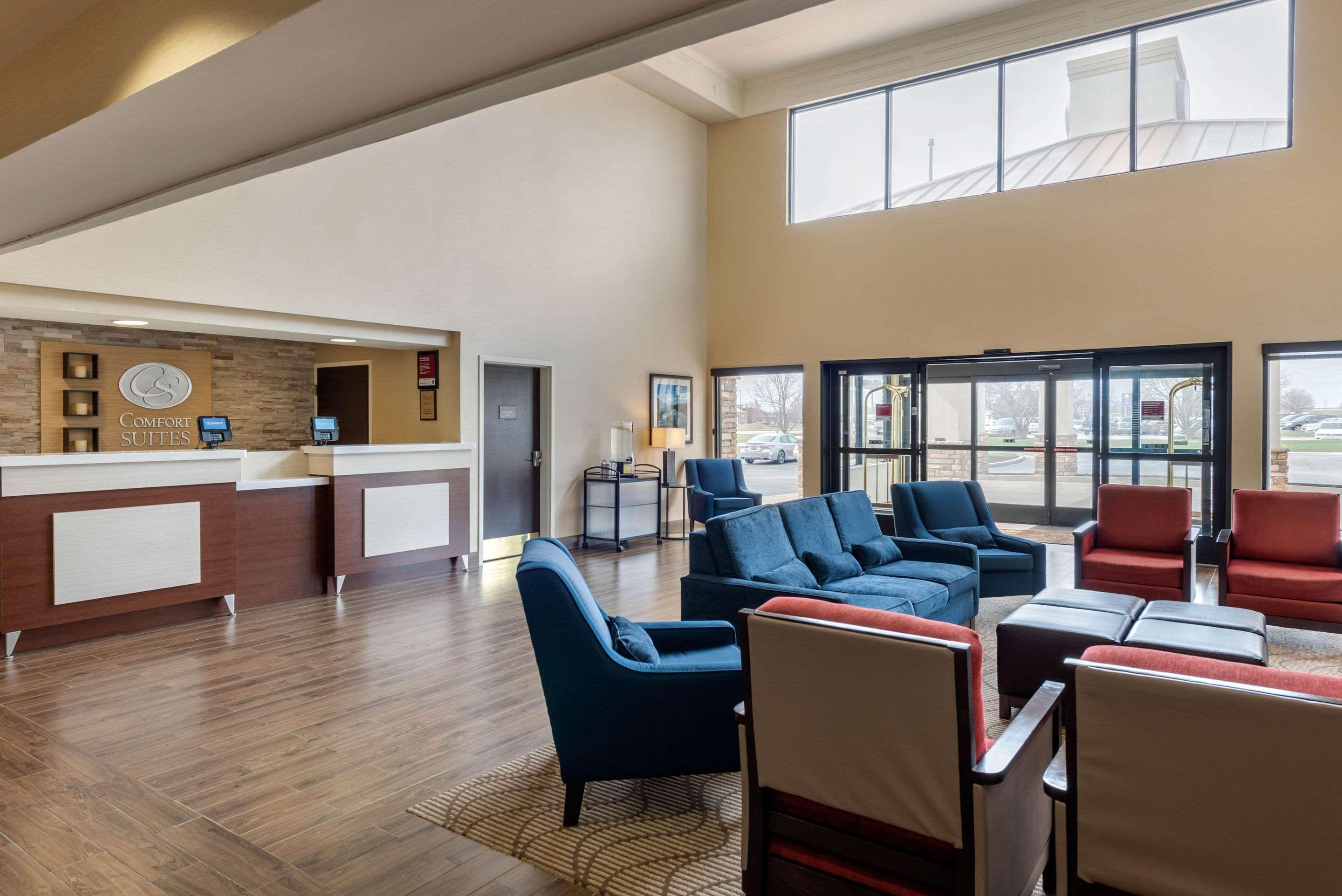 Comfort Suites Lafayette University Area Екстериор снимка