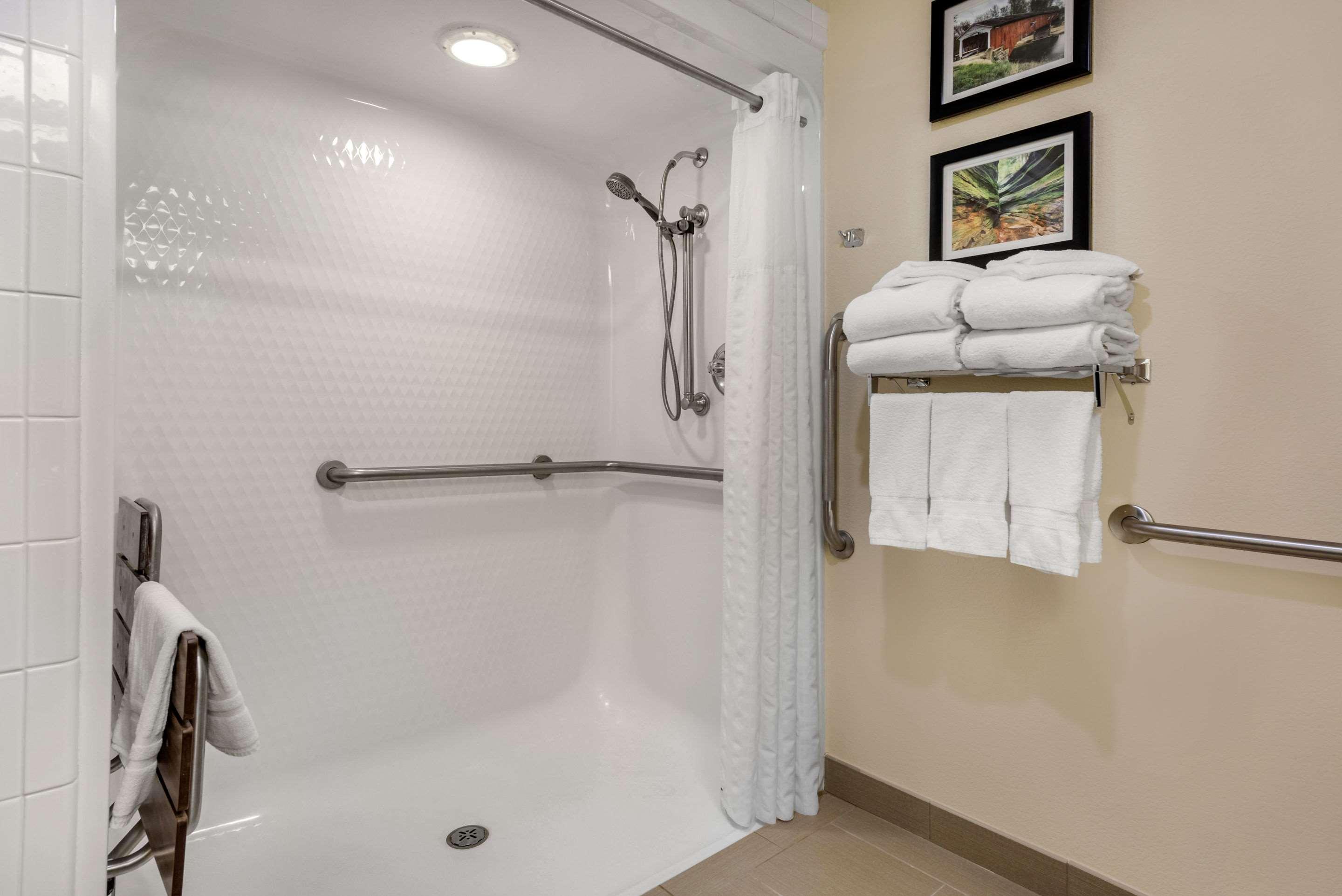 Comfort Suites Lafayette University Area Екстериор снимка