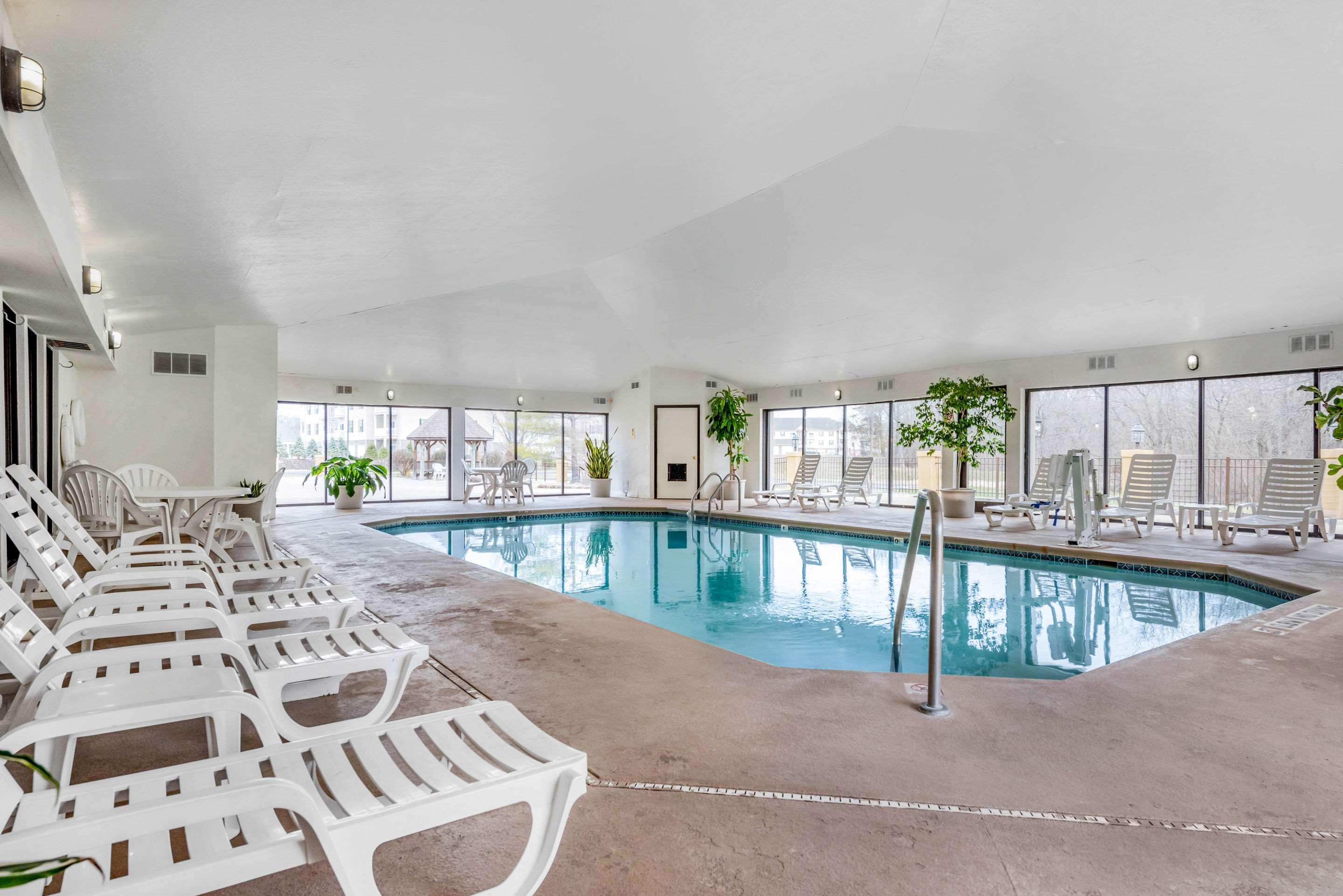 Comfort Suites Lafayette University Area Екстериор снимка
