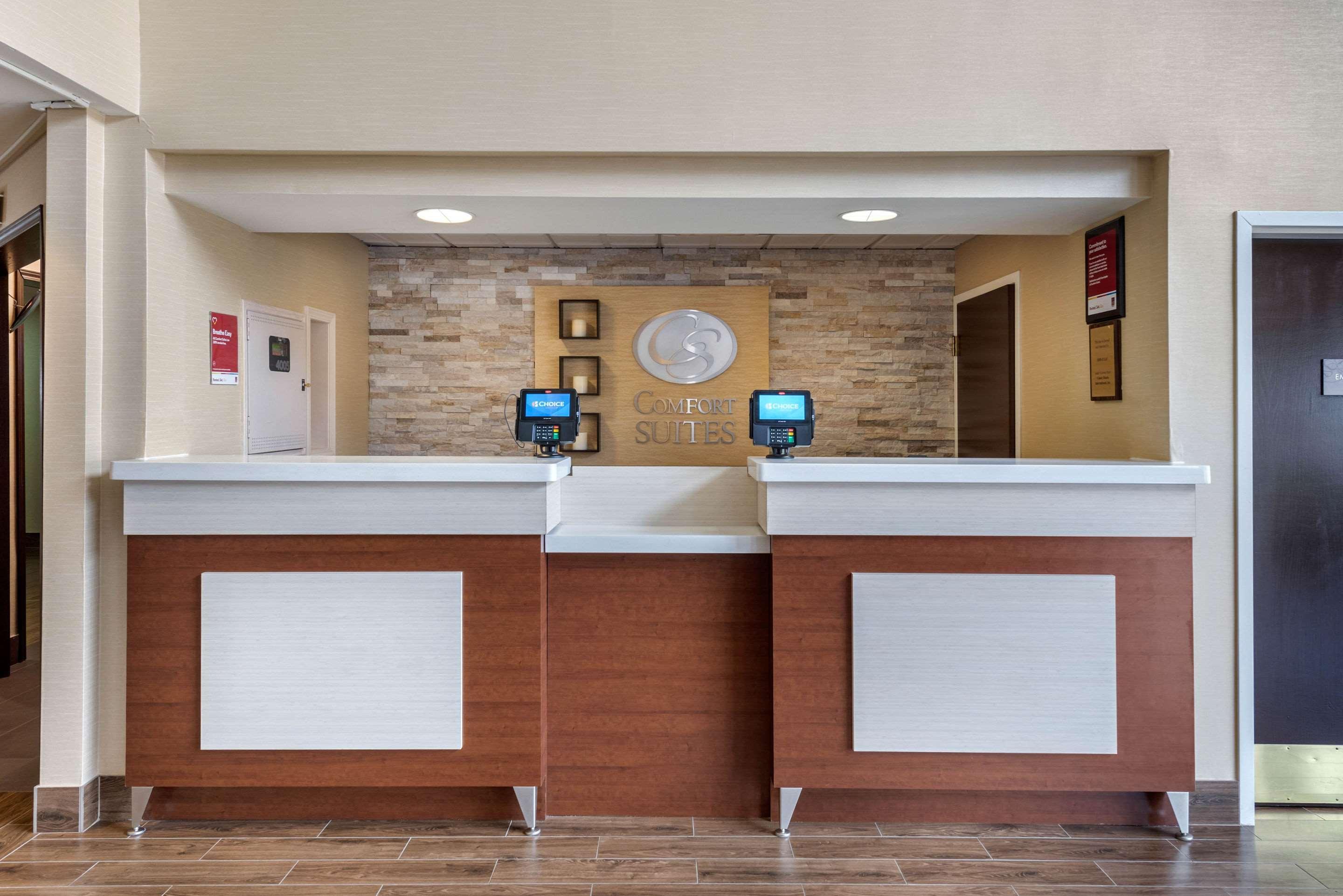 Comfort Suites Lafayette University Area Екстериор снимка