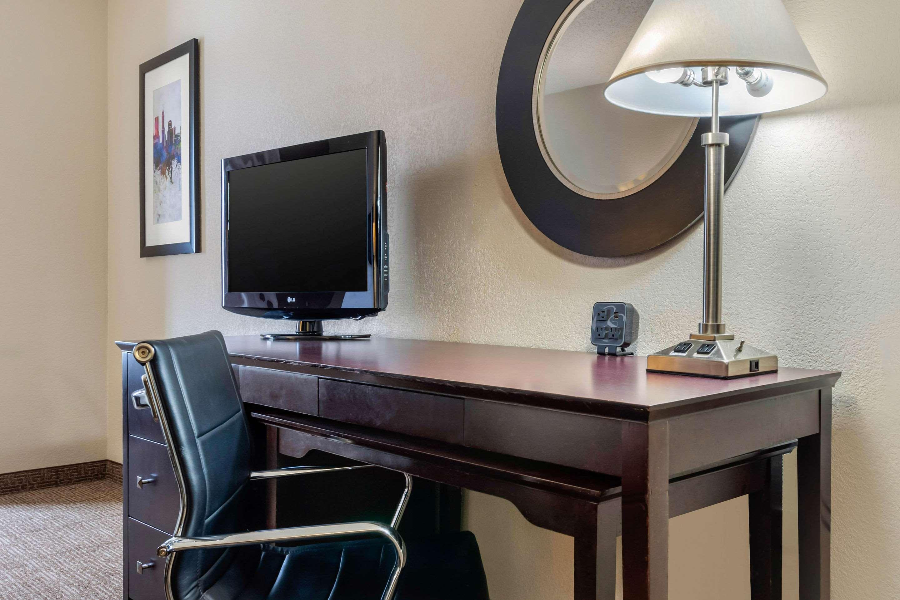 Comfort Suites Lafayette University Area Екстериор снимка