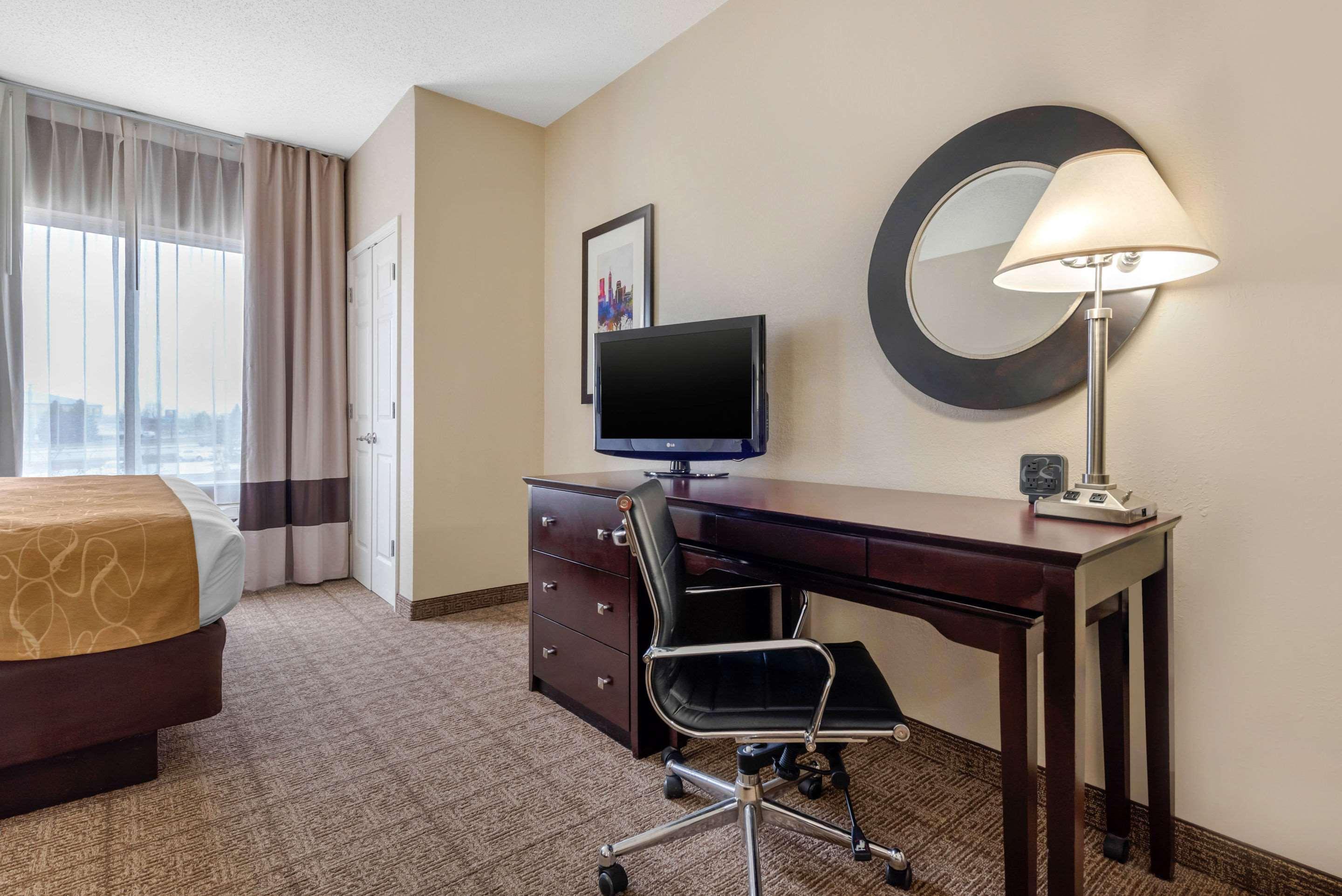 Comfort Suites Lafayette University Area Екстериор снимка