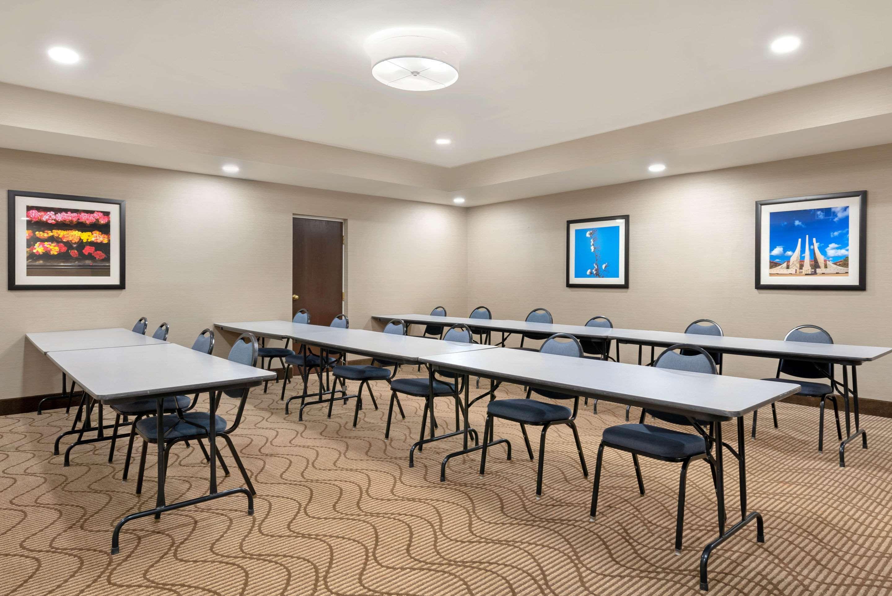 Comfort Suites Lafayette University Area Екстериор снимка