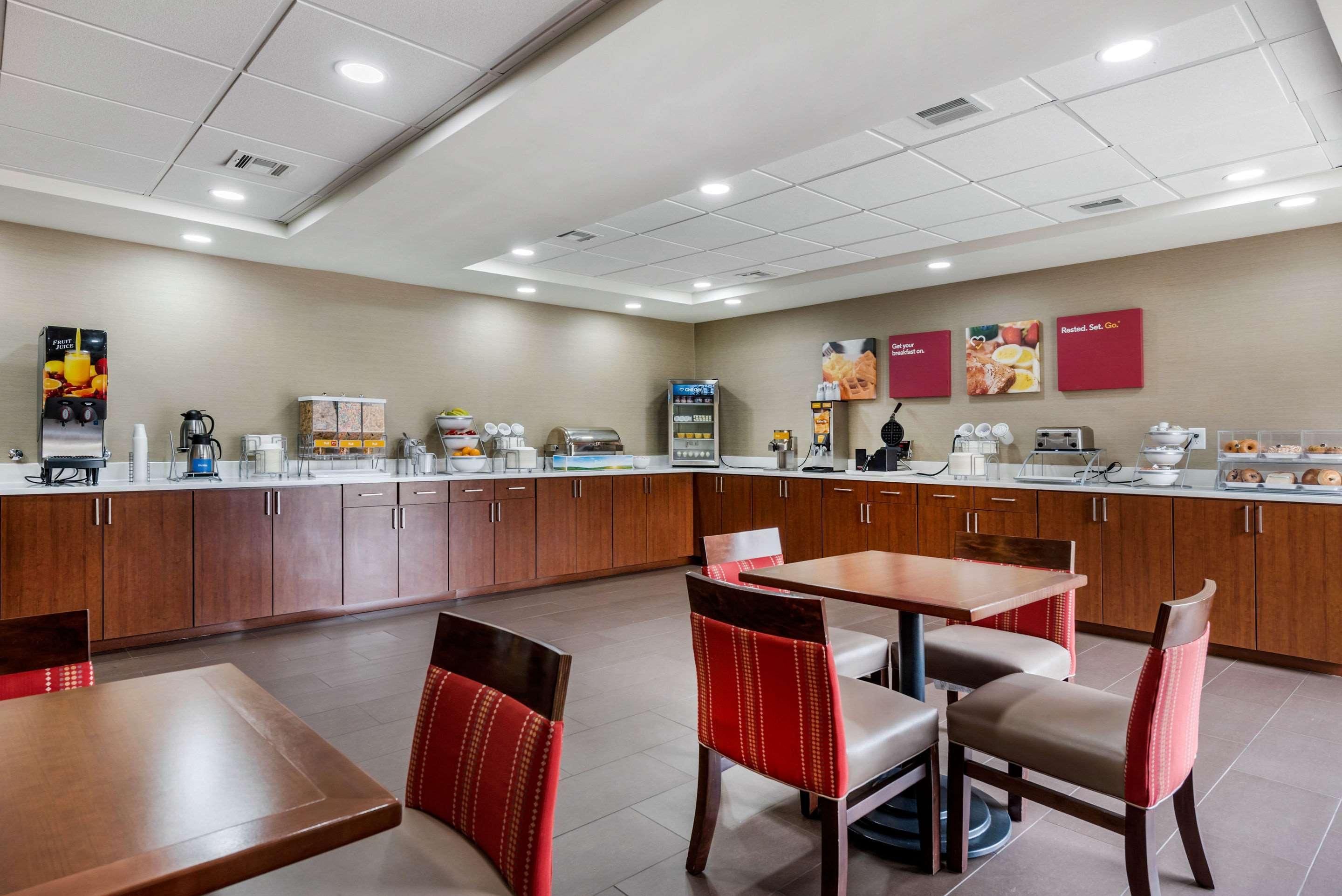 Comfort Suites Lafayette University Area Екстериор снимка
