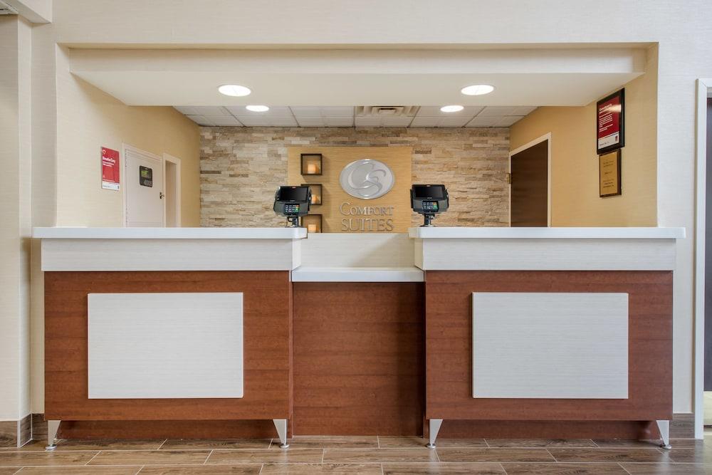 Comfort Suites Lafayette University Area Екстериор снимка