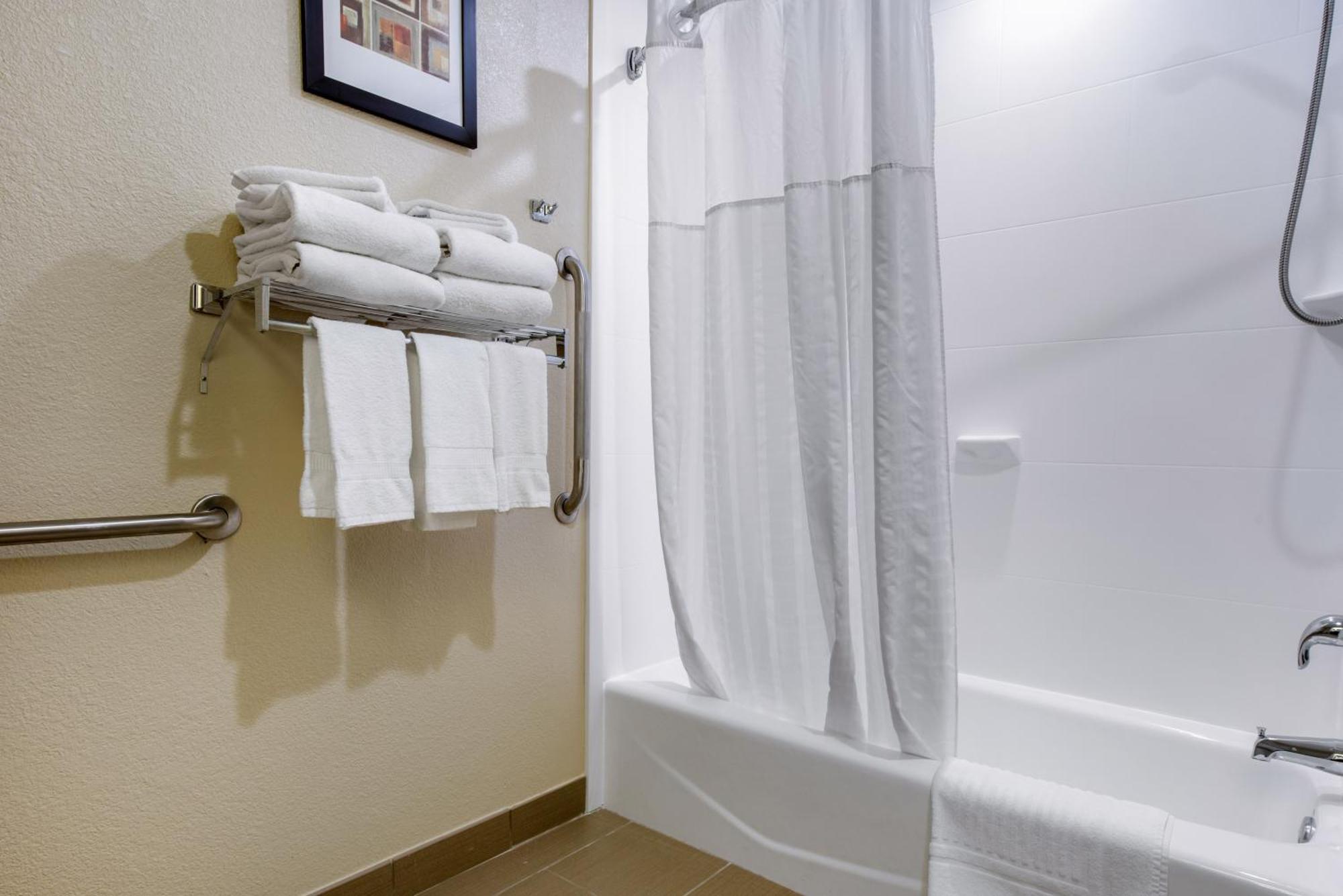 Comfort Suites Lafayette University Area Екстериор снимка