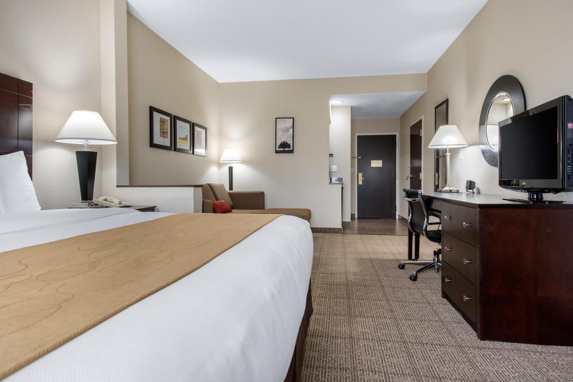 Comfort Suites Lafayette University Area Екстериор снимка