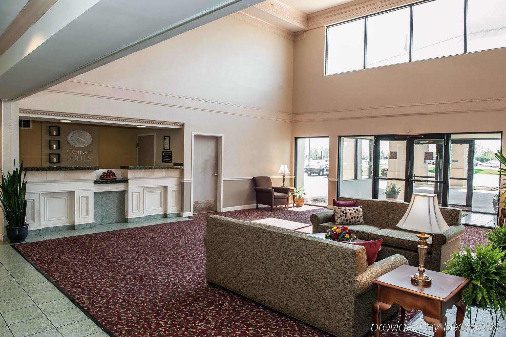 Comfort Suites Lafayette University Area Екстериор снимка