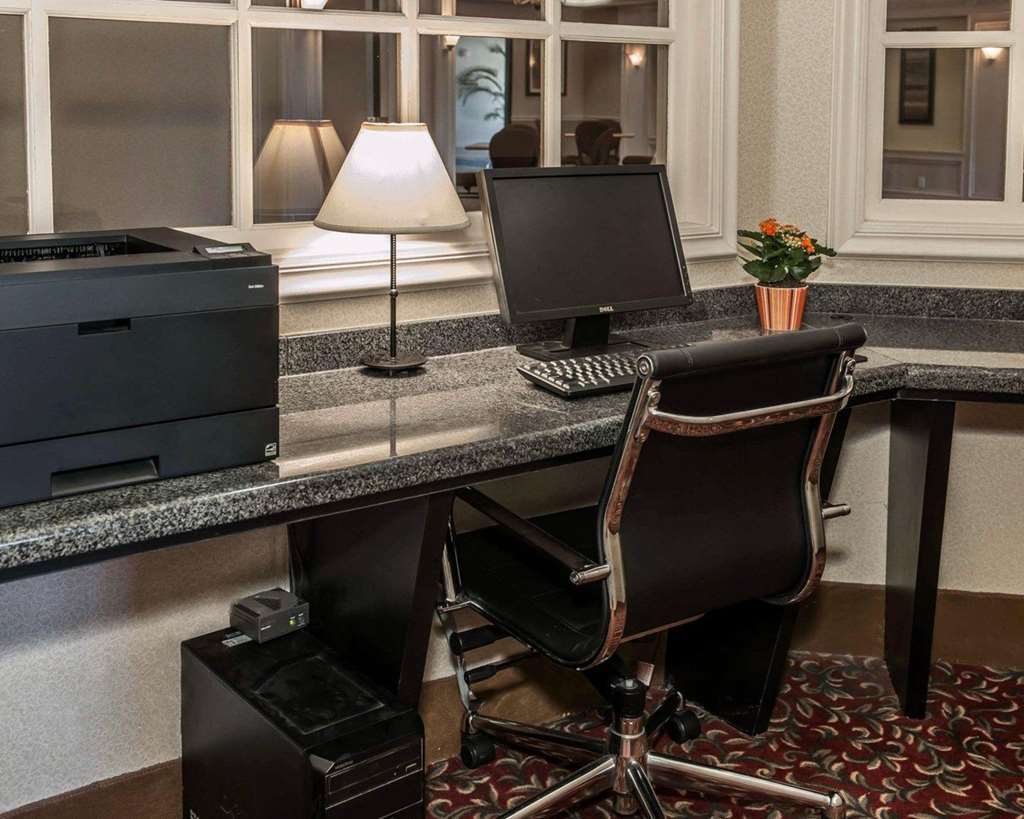 Comfort Suites Lafayette University Area Съоръжения снимка
