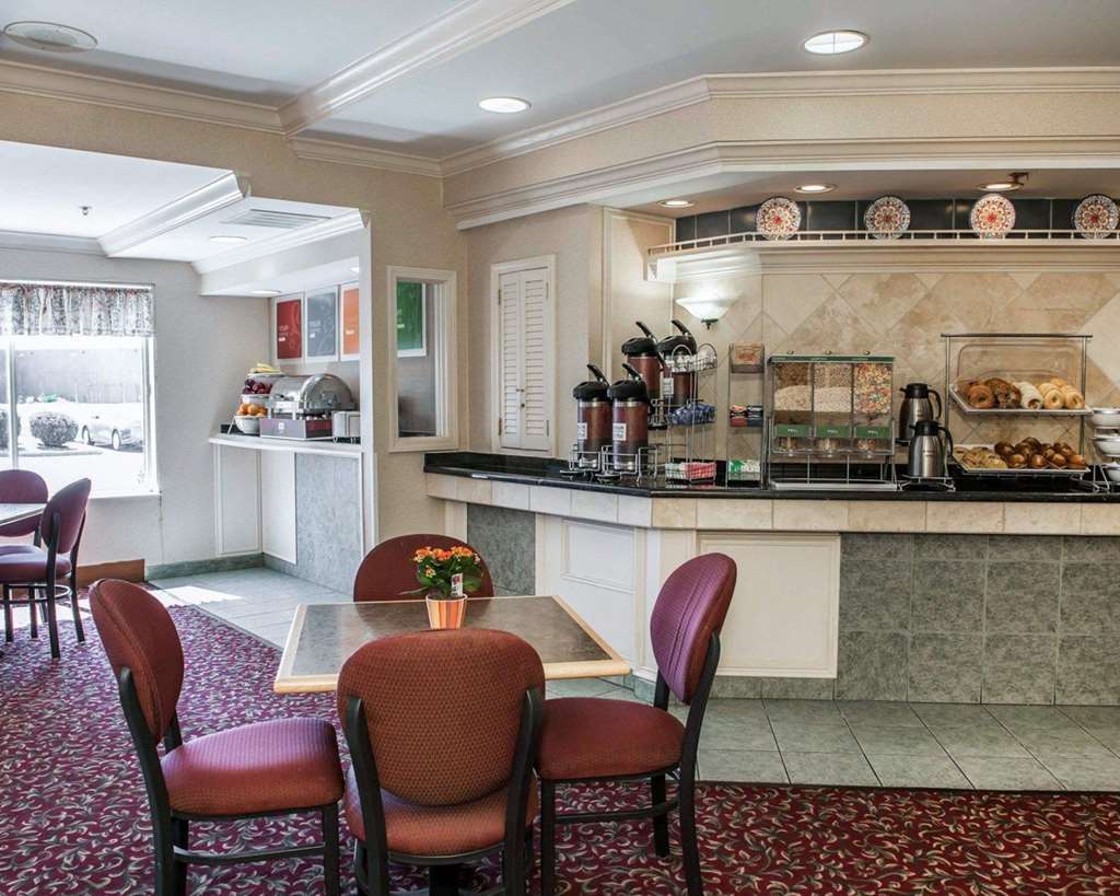 Comfort Suites Lafayette University Area Ресторант снимка